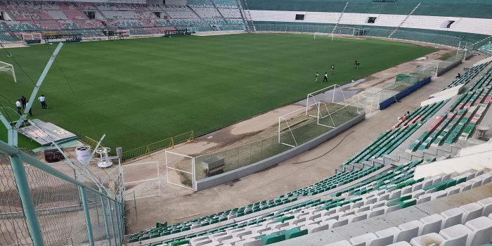 Fotografía del 20 de enero de 2026 que muestra el estadio Ramón Tahuichi Aguilera en Santa Cruz (Bolivia) y donde este domingo se jugará el partido amistoso entre Bolivia y México, con el 92 % de avance en las obras de reparación. EFE/Juan Carlos Torrejon