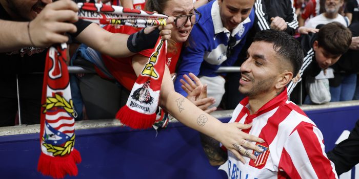 El delantero argentino Ángel Correa (d) ficha con Tigres. EFE/ Mariscal