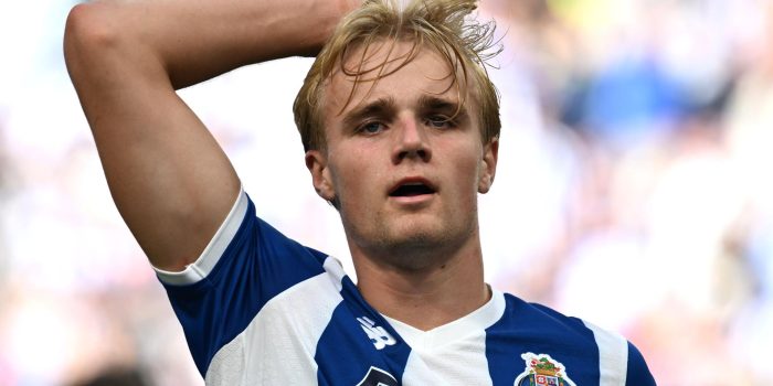 El jugador del FC Porto Victor Froholdt celebra el 1-0 durante el partido de la Liga Portuguesa que han jugado FC Porto y Santa Clara, en Oporto, Portugal.. EFE/EPA/FERNANDO VELUDO