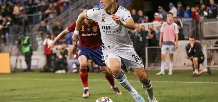 Fotografía cedida por los San Jose Earthquakes donde aparece su extremo derecho, el argentino Cristian Espinoza, que afronta este sábado la segunda jornada de la MLS con un partido muy especial para su equipo: el 'California Clásico' frente al LA Galaxy. EFE/Bob Drebin/Prensa San Jose Earthquakes