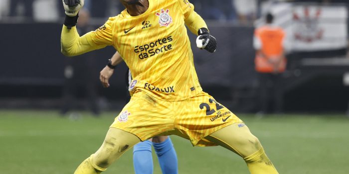 Fotografía de archivo del guardameta titular de Corinthians, Hugo Souza,, quien ha sido convocado este viernes por el seleccionador de Brasil, Carlo Ancelotti, en sustitución del lesionado Alisson, del Liverpool inglés. EFE/ Sebastiao Moreira