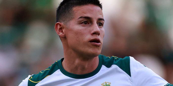 James Rodríguez de León calienta previo a un partido de la jornada 17 del torneo Clausura 2025 de la Liga MX entre León y Monterrey, en el estadio León en la ciudad de León (México). Imagen de archivo. EFE/ Luis Ramírez