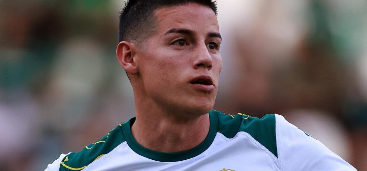 James Rodríguez de León calienta previo a un partido de la jornada 17 del torneo Clausura 2025 de la Liga MX entre León y Monterrey, en el estadio León en la ciudad de León (México). Imagen de archivo. EFE/ Luis Ramírez