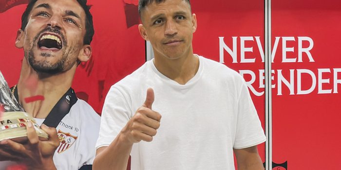 El delantero chileno Alexis Sánchez a su llegada Sevilla, el pasado lunes.EFE/David Arjona