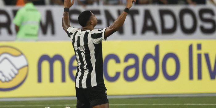 alt 2-1. Botafogo vence con dificultades a Liga de Quito y alcanza al Junior en la cima del Grupo D