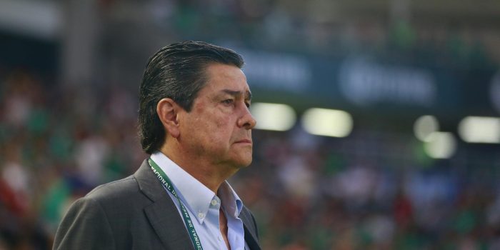 Fotografía de archivo del 07/06/2023 del entrenador de la selección de Guatemala, Luis Fernando Tena. EFE/ Francisco Guasco