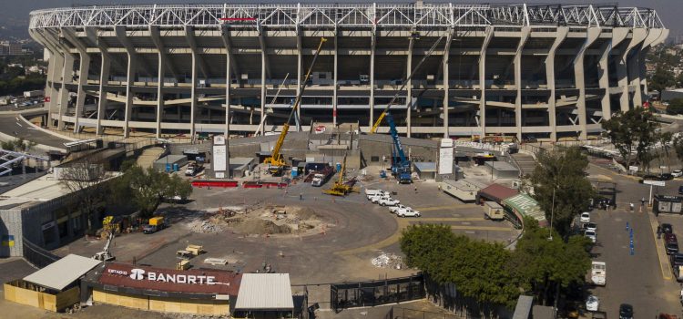 Fotografía aérea de las obras en los alrededores del estadio Banorte este martes, en Ciudad de México, a 100 días del comienzo del Mundial, el 11 de junio. EFE/ Isaac Esquivel