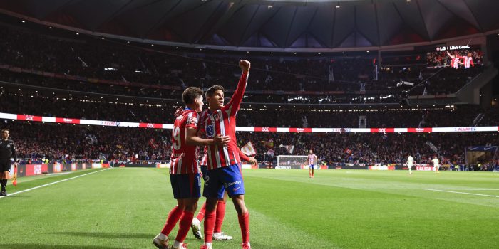 Julián Álvarez y Giuliano Simeone celebran un gol en una foto de archivo. EFE / J.J.Guillen