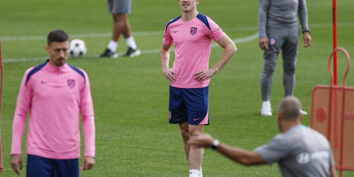 alt Simeone enseña un once para Barcelona con Gallagher por Lino