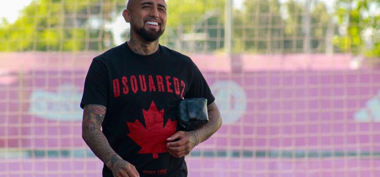 alt Gareca cede a la presión popular y llama a Arturo Vidal para partidos con Perú y Venezuela