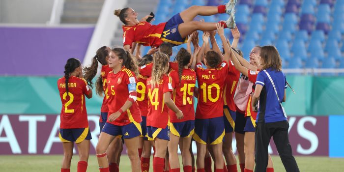 Jugadoras de España celebran el triunfo ante Estados Unidos en el Mundial femenino sub-17 de Santo Domingo (República Dominicana). EFE/Orlando Barría