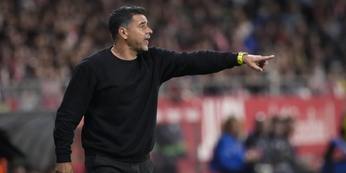 GIRONA , 01/05/2026.- El entrenador del Girona, Míchel Sánchez, durante el partido de La Liga de fútbol entre el Girona FC y RCD Mallorca, este viernes en el estadio municipal de Montilivi. EFE/David Borrat