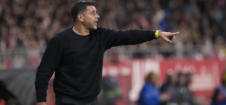 GIRONA , 01/05/2026.- El entrenador del Girona, Míchel Sánchez, durante el partido de La Liga de fútbol entre el Girona FC y RCD Mallorca, este viernes en el estadio municipal de Montilivi. EFE/David Borrat