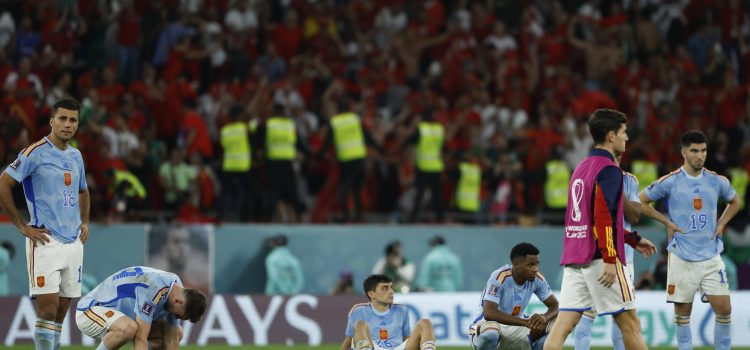 Jugadores de España, tras la eliminación ante Marruecos en los octavos de final del Mundial 2022. EFE/ Juanjo Martín