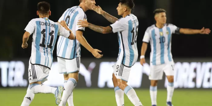 alt Perú lidera el Grupo B con su triunfo ante Chile y Argentina salva el empate ante Paraguay