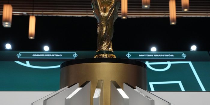 Trofeo del mundial de fútbol 2026 en Vancouver, el pasado día 20 de abril. EFE/EPA/BOB FRID