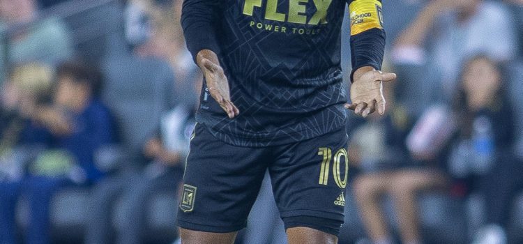 Fotografía del mexicano Carlos Vela, quien este martes anunció su retirada del fútbol después de hacer época en Los Angeles FC. EFE/ Phillip Kim