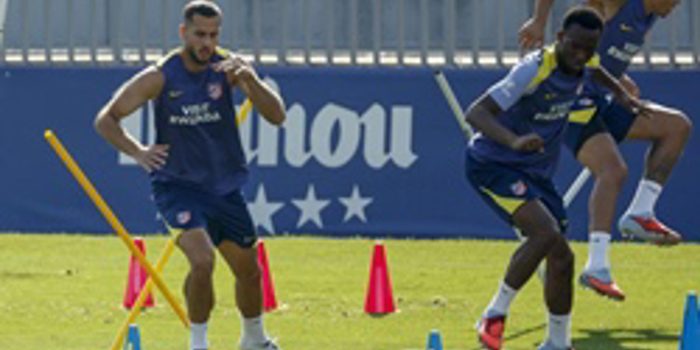 David Hancko y Taifuk, en el entrenamiento de este sábado. EFE/J.P. Gandul.