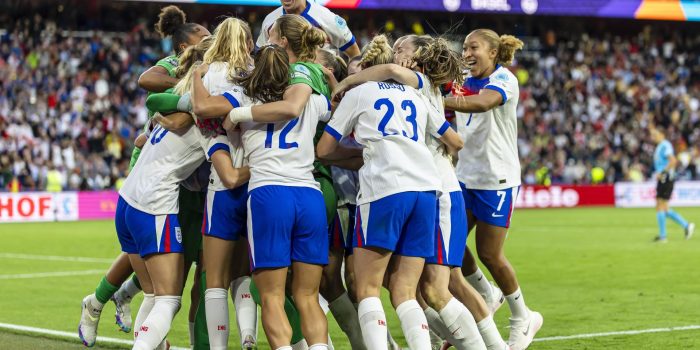 Fotografía de Michael Buholzer, en la que puede verse en una imagen de archivo del 27 de julio de 2025 a la selección de Inglaterra tras ganar la Eurocopa femenina, disputada en Suiza. EFE