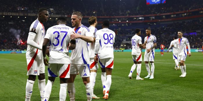 Los jugadores del Lyon celebran un gol durante un partido de Liga Europa. EFE/EPA/(archivo 13/3/25) MOHAMMED BADRA