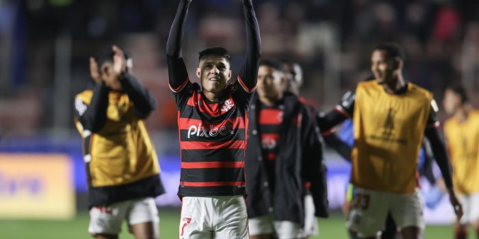 Luiz Araújo de Flamengo celebra la clasificación de Flamengo a cuartos de la Copa Libertadores en La Paz (Bolivia). EFE/ Luis Gandarillas