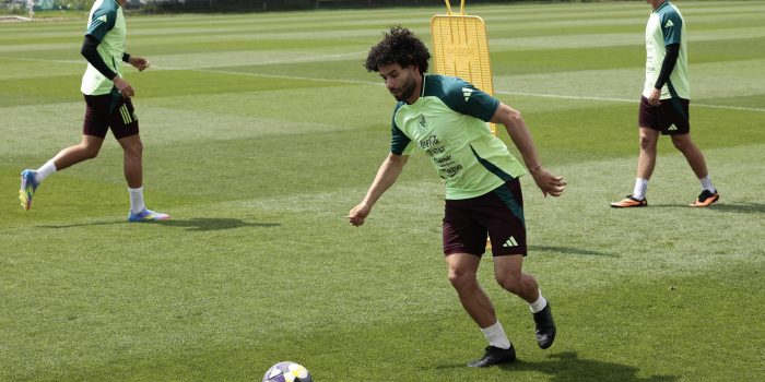 El jugador de la selección mexicana César Huerta entrena en el Centro de Alto Rendimiento de la Federación Mexicana de Fútbol, en Ciudad de México (México). EFE/José Méndez