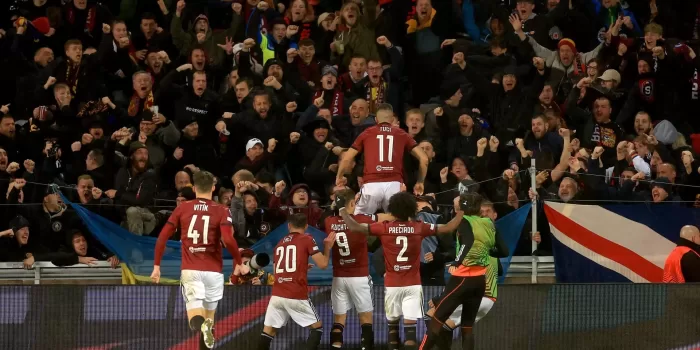 alt 4-1. Ayhan amarga al Galatasaray; el Sparta, a octavos