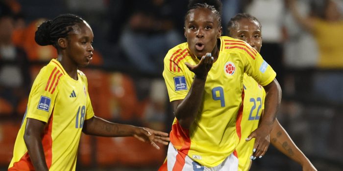 Jugadoras de Colombia celebran un gol en un partido de la Liga de Naciones Femenina entre Colombia y Perú en el Atanasio Girardot, en Medellin (Colombia). EFE/Mauricio Dueñas Castañeda