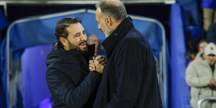 El técnico del Getafe, Pepe Bordalás (i), durante un partido de Laliga EA Sports disputado el pasado 9 de enero. EFE / Juanjo Martín.