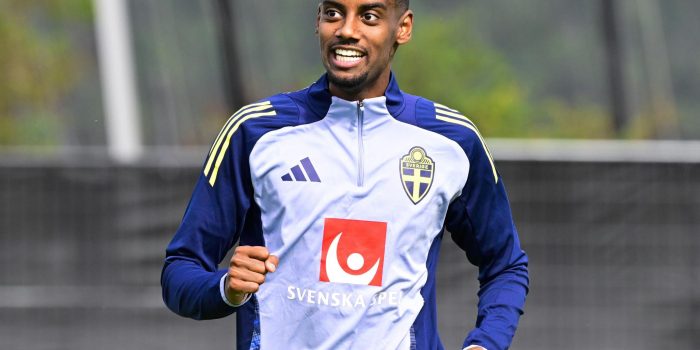 El delantero sueco Alexander Isak, recién fichado por el Liverpool, durante un entrenamiento con Suecia este martes. EFE/EPA/JONAS EKSTROMER