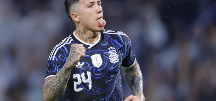 Enzo Fernández celebra el gol que anotó con Argentina en el amistoso ante Mauritania. EFE/Juan Ignacio Roncoroni