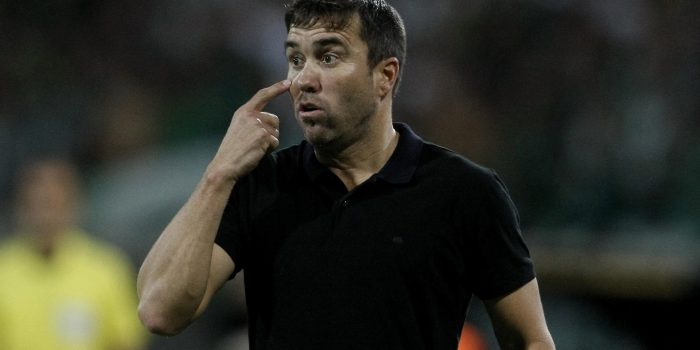 Fotografía de archivo del entrenador argentino Eduardo Coudet, quien es esperado hasta este jueves en Buenos Aires para firmar un contrato hasta 2027 con River Plate tras poner fin a su vinculación con el Alavés español. EFE/LUIS EDUARDO NORIEGA A.