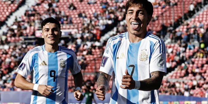 Alejo Sarco (i) y Maher Carrizo, dos de las figuras de la selección Argentina en el Mundial Sub-20 de Chile. EFE/Osvaldo Villarroel