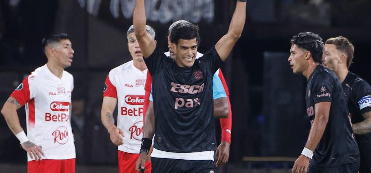Tomás Nasif, celebra un gol para el Platense. EFE/Juan Ignacio Roncoroni