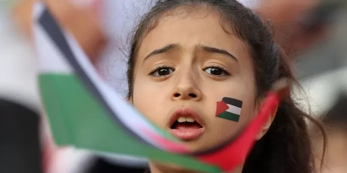 Una seguidora de la selección palestina en una foto de archivo de Mahmoud Khaled. EFE/EPA