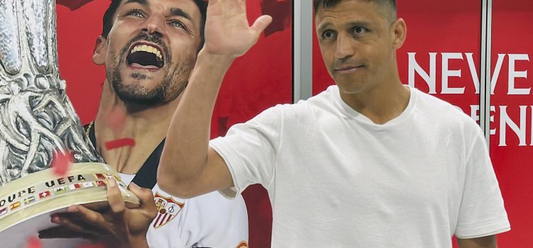 El delantero chileno Alexis Sánchez a su llegada a Sevilla, el pasado lunes. EFE/David Arjona