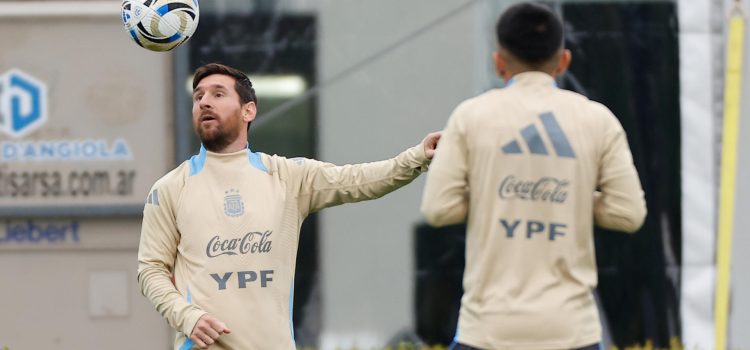 El jugador Lionel Messi durante un entrenamiento. EFE/ Juan Ignacio Roncoroni