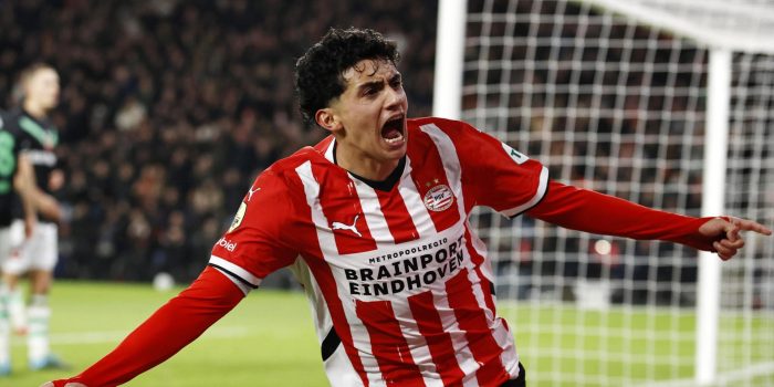 ALT El PSV baila al Nápoles