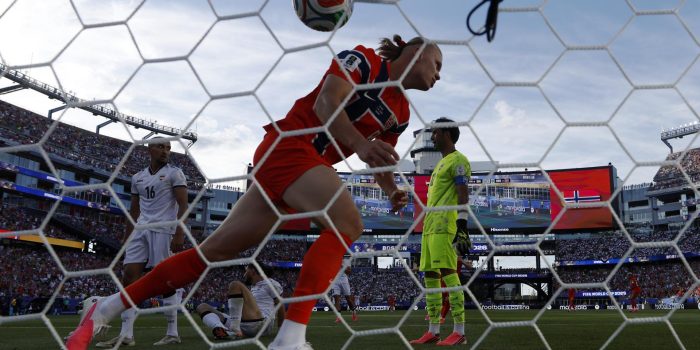 atl GOLPE VIKINGO: noruego Haaland firma doblete e iraquí Hussein no evita la goleada de Noruega