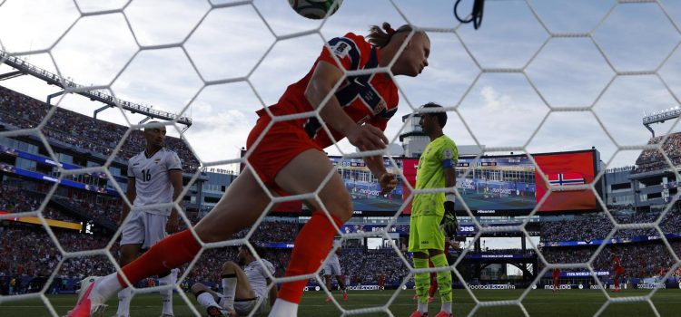 atl GOLPE VIKINGO: noruego Haaland firma doblete e iraquí Hussein no evita la goleada de Noruega