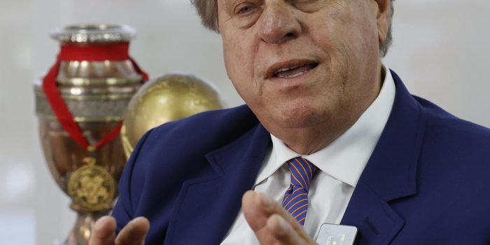 El presidente de la Federación Colombiana de Fútbol (FCF), Ramón Jesurún, dijo a EFE durante una entrevista publicada este viernes que la selección Cafetera quiere afrontar el Mundial de 2026 con el propósito de conquistar el título. EFE/ Mauricio Dueñas Castañeda.