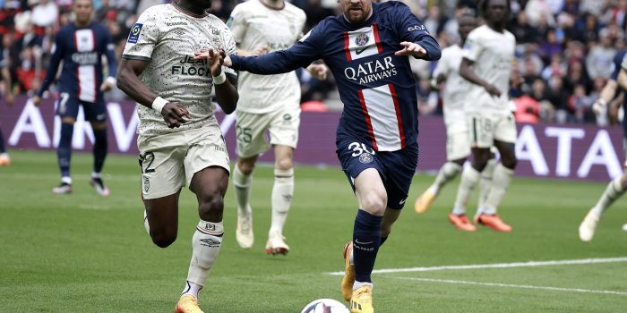 Lionel Messi, en acción durante el último encuentro de Liga ante el Lorient. EFE/EPA/CHRISTOPHE PETIT TESSON