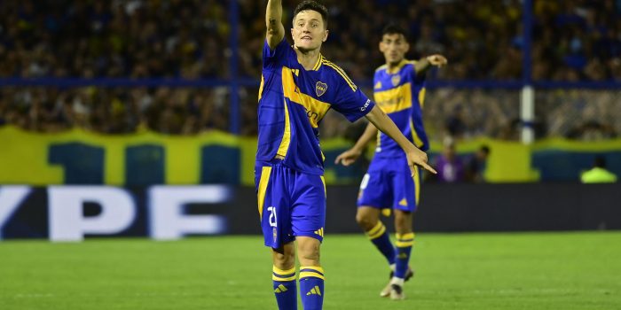 Foto de archivo del centrocampista español Ander Herrera, de Boca Juniros, dando indicaciones en un partido de la Primera División argentina frente Argentinos Juniors en La Bombonera, en Buenos Aires (Argentina). EFE/ Matías Martín Campaya