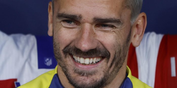 El delantero francés del Atlético de Madrid Antoine Griezmann antes del partido de la jornada 27 de Liga que disputan Atlético de Madrid y Real Sociedad en el estadio Metropolitano de Madrid. EFE/Mariscal