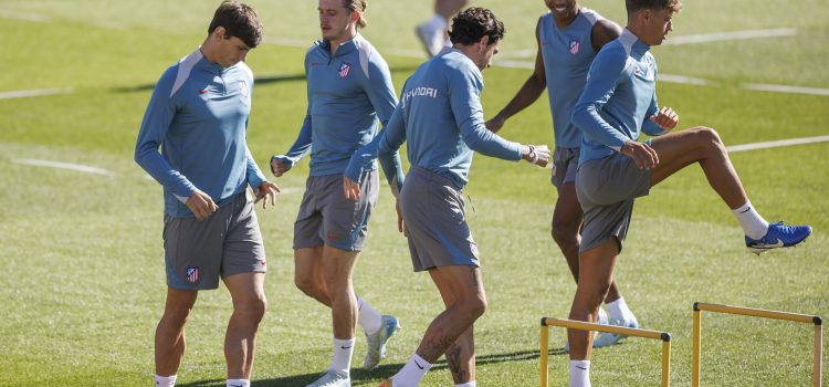 Los jugadores del Atlético, en el entrenamiento de este sábado. EFE/Rodrigo Jiménez