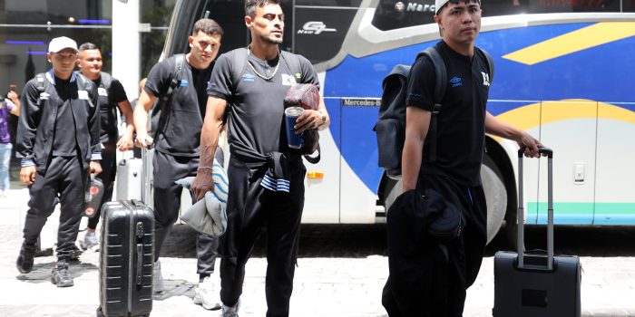 alt El Salvador visita a Surinam en la recta final de eliminatoria al Mundial 2026 de Concacaf