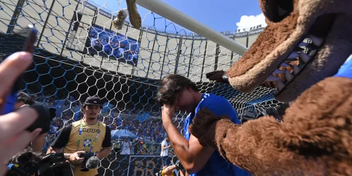 alt El boliviano Martins se despide del fútbol con una vuelta olímpica al estadio Mineirao