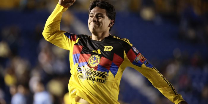 Ramón Juárez de América celebra un gol este martes, en un partido de la Liga MX entre América y Puebla en el estadio Ciudad de los Deportes, en Ciudad de México (México). EFE/ José Méndez