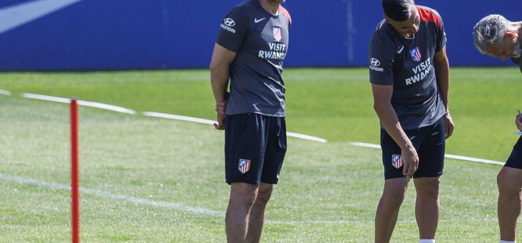 Simeone, durante el entrenamiento. EFE / Rodrigo Jiménez