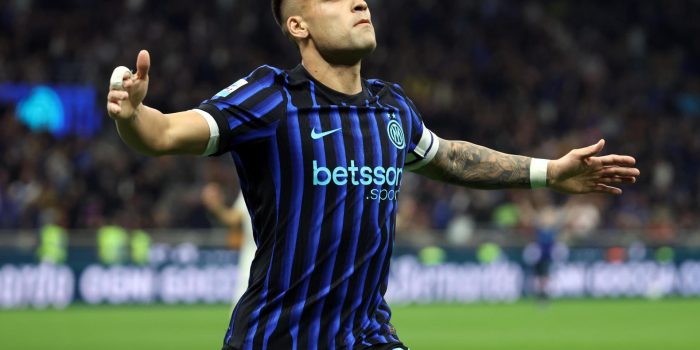 El jugador del Inter Milan Lautaro Martínez celebra el 3-1 de su equipo ante el Roma en la Serie A. (Italia) EFE/EPA/MATTEO BAZZI